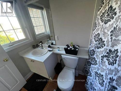 4 Slessor Lane, Brampton, ON - Indoor Photo Showing Bathroom