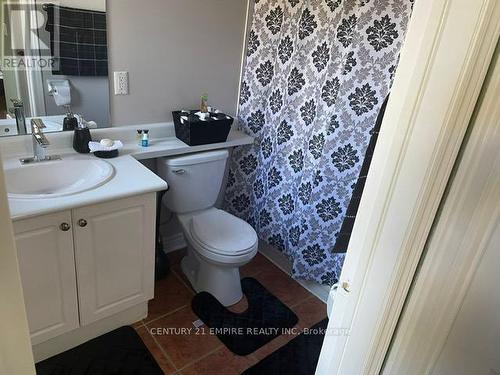 4 Slessor Lane, Brampton, ON - Indoor Photo Showing Bathroom