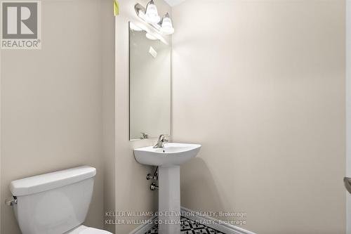 1447 National Common, Burlington, ON - Indoor Photo Showing Bathroom