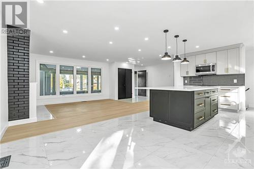 22 Whitehill Avenue, Ottawa, ON - Indoor Photo Showing Kitchen With Upgraded Kitchen