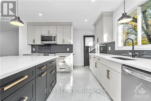 22 Whitehill Avenue, Ottawa, ON - Indoor Photo Showing Kitchen