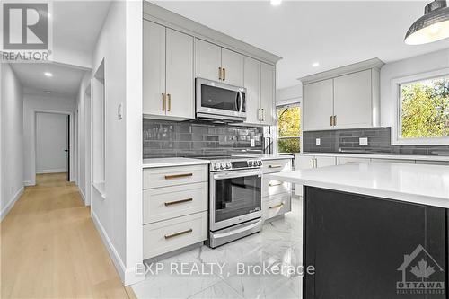 22 Whitehill Avenue, Ottawa, ON - Indoor Photo Showing Kitchen With Upgraded Kitchen