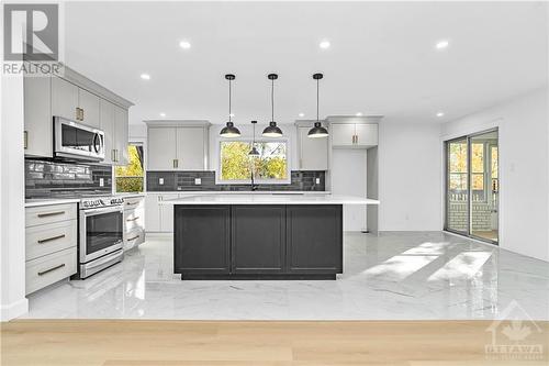 22 Whitehill Avenue, Ottawa, ON - Indoor Photo Showing Kitchen