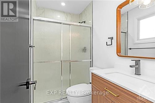 22 Whitehill Avenue, Ottawa, ON - Indoor Photo Showing Bathroom