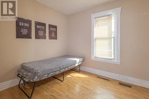 328 Bridge Avenue, Windsor, ON - Indoor Photo Showing Bedroom