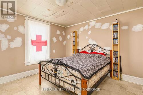 1085 3Rd A Avenue E, Owen Sound, ON - Indoor Photo Showing Bedroom