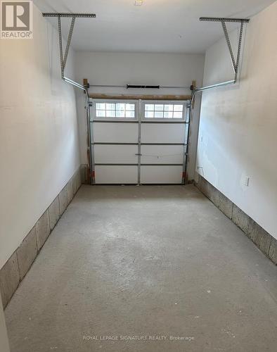 86 Brown Street, Erin, ON - Indoor Photo Showing Garage