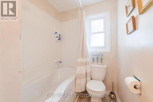 325 Simpson Avenue, Welland, ON - Indoor Photo Showing Bathroom