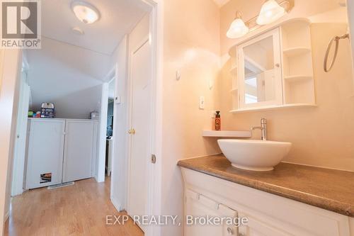 325 Simpson Avenue, Welland, ON - Indoor Photo Showing Bathroom