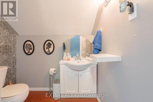 325 Simpson Avenue, Welland, ON - Indoor Photo Showing Bathroom