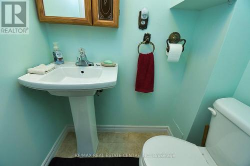 39 Twenty Place Boulevard, Hamilton, ON - Indoor Photo Showing Bathroom