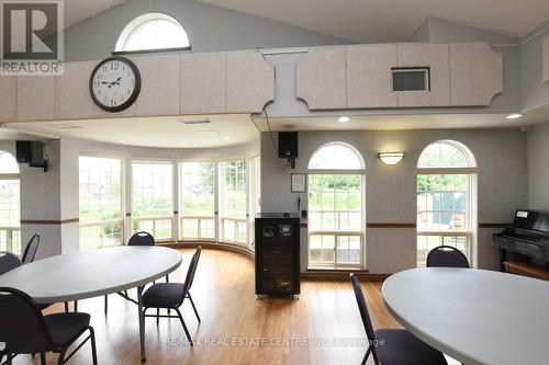 39 Twenty Place Boulevard, Hamilton, ON - Indoor Photo Showing Dining Room