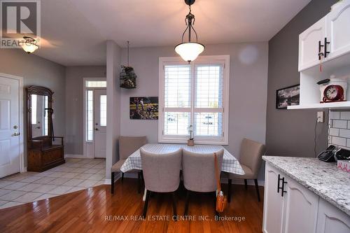 39 Twenty Place Boulevard, Hamilton, ON - Indoor Photo Showing Dining Room