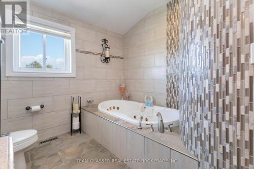 6571 Carroll Drive, Southwest Middlesex (Middlemiss), ON - Indoor Photo Showing Bathroom