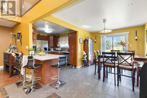 6571 Carroll Drive, Southwest Middlesex (Middlemiss), ON - Indoor Photo Showing Dining Room