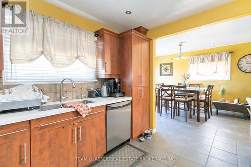 6571 Carroll Drive, Southwest Middlesex (Middlemiss), ON - Indoor Photo Showing Kitchen