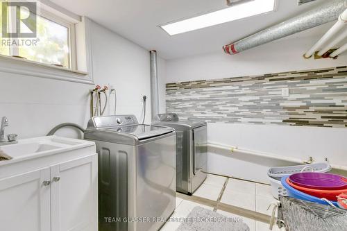 6571 Carroll Drive, Southwest Middlesex (Middlemiss), ON - Indoor Photo Showing Laundry Room