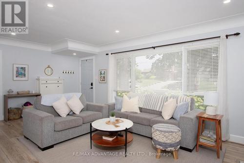 463 Jellicoe Crescent, London, ON - Indoor Photo Showing Living Room