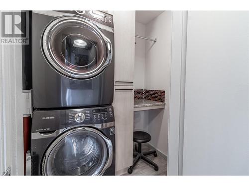 541 Keith Road, Kelowna, BC - Indoor Photo Showing Laundry Room