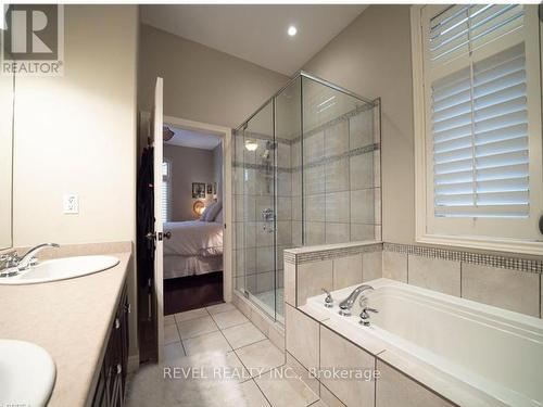 10 - 68 Fairview Drive, Brantford, ON - Indoor Photo Showing Bathroom