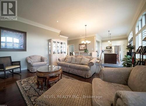 10 - 68 Fairview Drive, Brantford, ON - Indoor Photo Showing Living Room