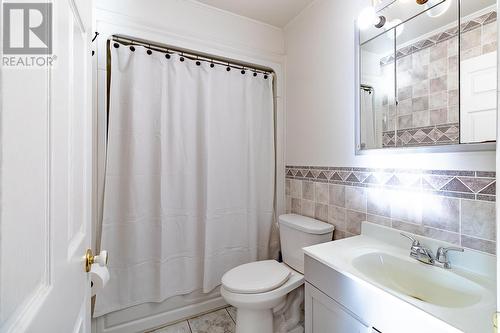 577 Fifth Lin E, Sault Ste Marie, ON - Indoor Photo Showing Bathroom