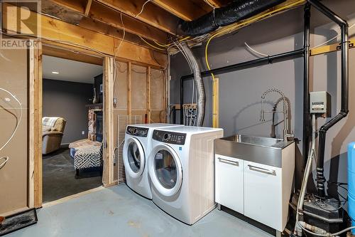 577 Fifth Lin E, Sault Ste Marie, ON - Indoor Photo Showing Laundry Room