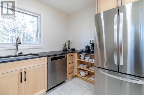 577 Fifth Lin E, Sault Ste Marie, ON - Indoor Photo Showing Kitchen