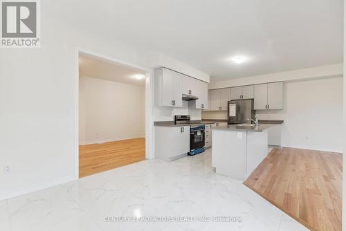 27 Prudhoe Terrace, Barrie, ON - Indoor Photo Showing Kitchen