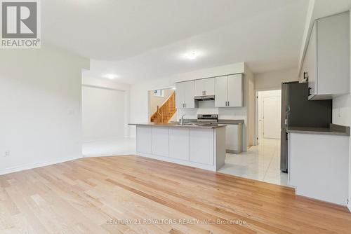 27 Prudhoe Terrace, Barrie, ON - Indoor Photo Showing Kitchen