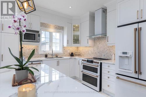 7 Overlea Drive, Brampton, ON - Indoor Photo Showing Kitchen With Upgraded Kitchen