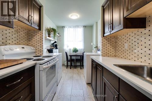 1120 - 1625 Bloor Street E, Mississauga, ON - Indoor Photo Showing Kitchen