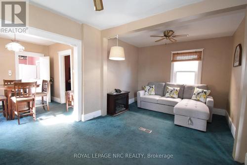 13 Elberta Street, St. Catharines (445 - Facer), ON - Indoor Photo Showing Living Room