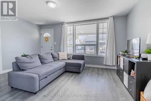 5 Sherbourne Street, St. Catharines, ON - Indoor Photo Showing Living Room