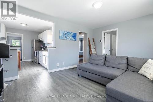 5 Sherbourne Street, St. Catharines, ON - Indoor Photo Showing Living Room