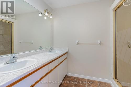 18 - 72 Stone Church Road W, Hamilton, ON - Indoor Photo Showing Bathroom