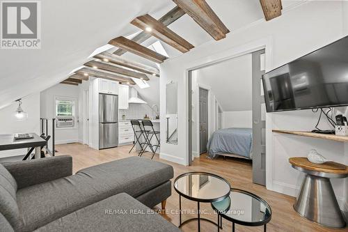 11 Mansion Street, Kitchener, ON - Indoor Photo Showing Living Room