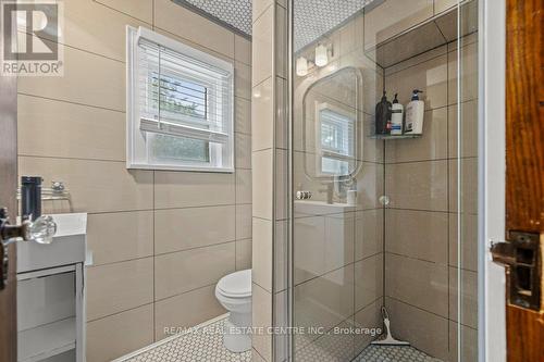 11 Mansion Street, Kitchener, ON - Indoor Photo Showing Bathroom