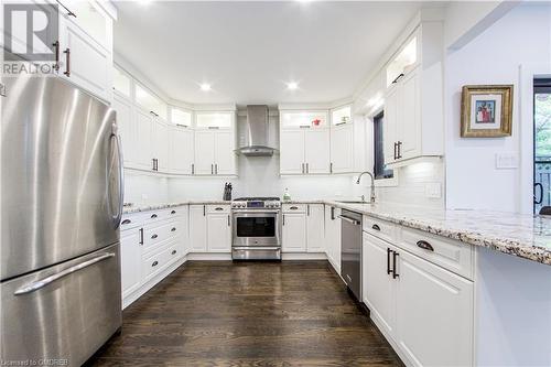 1319 Greeneagle Drive, Oakville, ON - Indoor Photo Showing Kitchen With Upgraded Kitchen