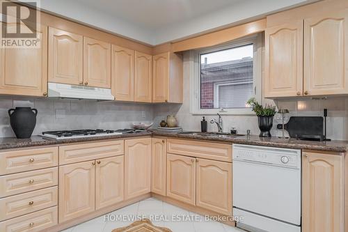 10 Cedar Springs Grove, Toronto, ON - Indoor Photo Showing Kitchen