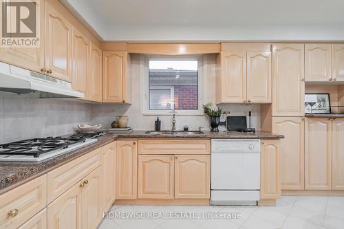 10 Cedar Springs Grove, Toronto, ON - Indoor Photo Showing Kitchen