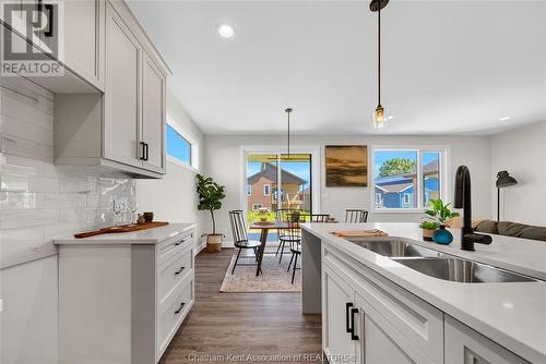 154 Ironwood Trail, Chatham, ON - Indoor Photo Showing Kitchen With Double Sink