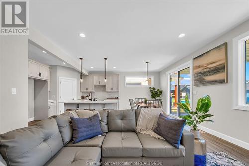 154 Ironwood Trail, Chatham, ON - Indoor Photo Showing Living Room