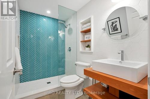 7 Woodycrest Avenue, Toronto, ON - Indoor Photo Showing Bathroom