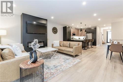 300 Richmond Street Unit# 22, Thorold, ON - Indoor Photo Showing Living Room