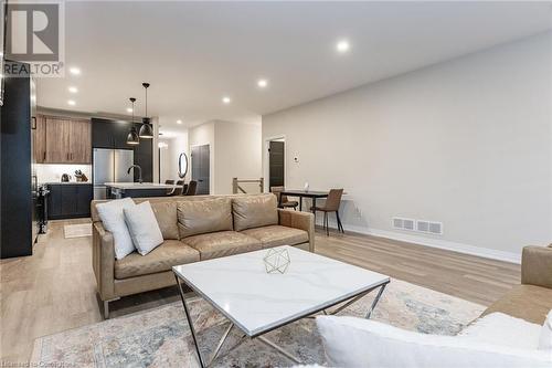 300 Richmond Street Unit# 22, Thorold, ON - Indoor Photo Showing Living Room