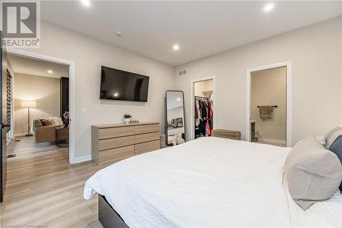 300 Richmond Street Unit# 22, Thorold, ON - Indoor Photo Showing Bedroom