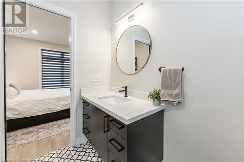 300 Richmond Street Unit# 22, Thorold, ON - Indoor Photo Showing Bathroom