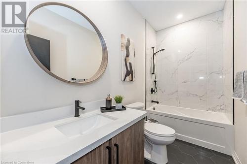 300 Richmond Street Unit# 22, Thorold, ON - Indoor Photo Showing Bathroom