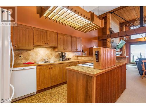 7470 Porcupine Road Unit# 608, Kelowna, BC - Indoor Photo Showing Kitchen With Double Sink